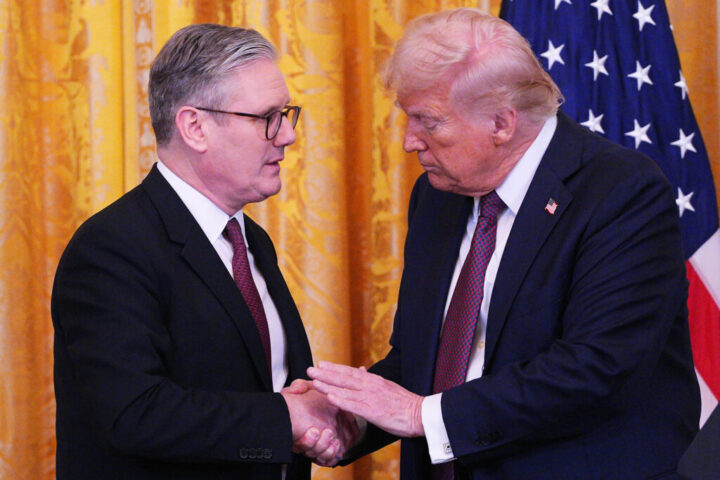 Donald Trump and Keir Starmer shaking hands.